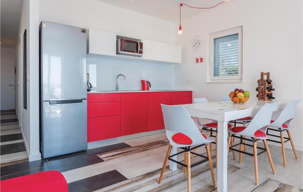 Cozy Apartment In Brodarica With Wifi Exterior foto