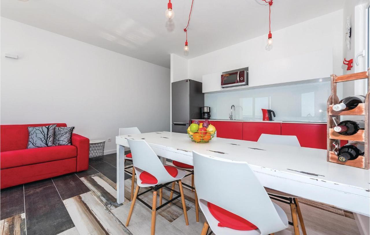 Cozy Apartment In Brodarica With Wifi Exterior foto
